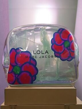 MARC JACOBS LOLA XL toiletry/makeup/accessories case.
